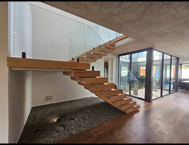 4 BEDROOM FREEHOLD FOR SALE IN HAWAAN FOREST ESTATE